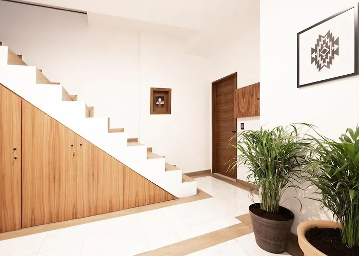 Stunning Modern With Pool And Access