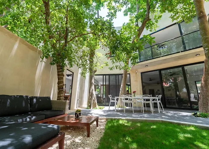 Stunning Modern With Pool And Access Apartment *