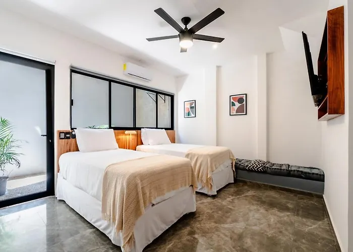 Stunning Modern With Pool And Access Playa del Carmen