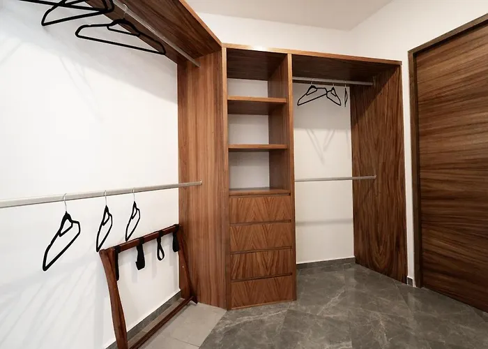 Stunning Modern With Pool And Access Apartment *
