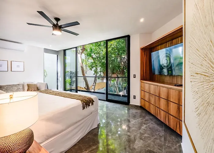 Stunning Modern With Pool And Access Apartment