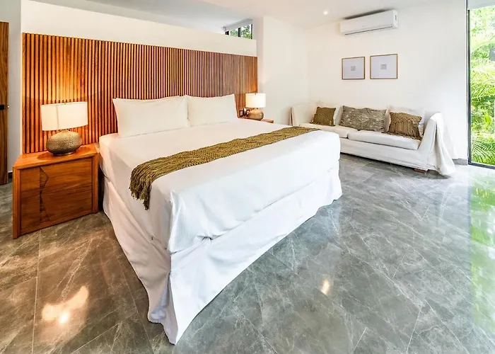 Stunning Modern With Pool And Access Apartment *
